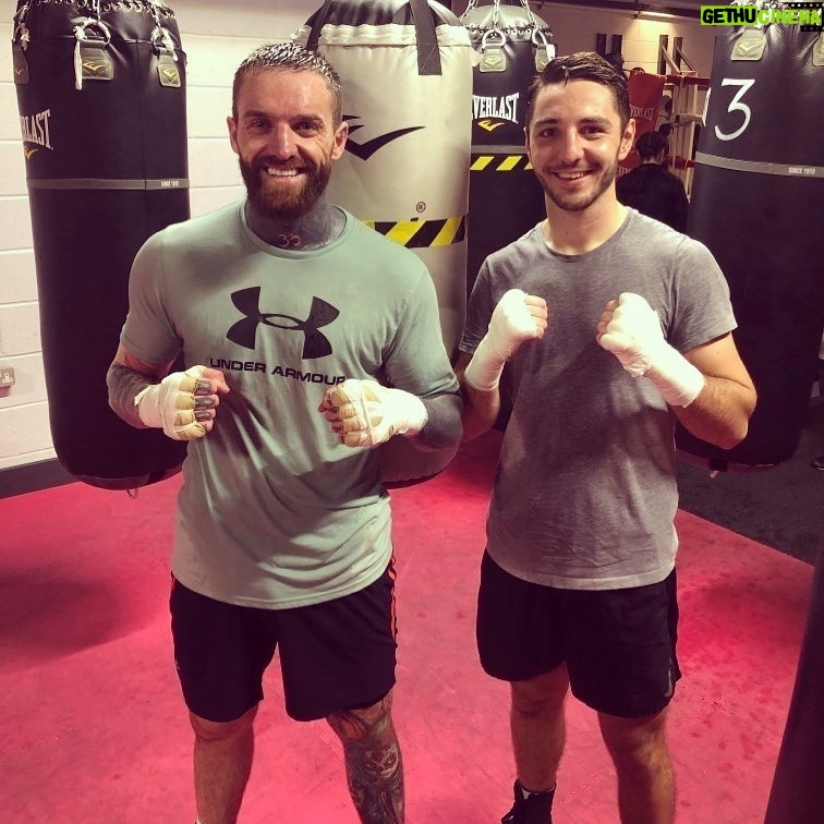 Aaron Chalmers Instagram - Good rounds this morning @danielmorley97 thank you mate 🙏🏽 @boxingboothgym