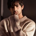 Abhishek Kumar Instagram - Charchit or yadgaar hone me zameen aasmaan ka faraq hota hai ❤️ #AbhishekKumar #AbhishekAvengers #Akparivaar Styled by @kapoormohit888 Photography @amitkhannaphotography Wardrobe by @modabymohitkapoor Hair & Makeup @beautybythebeastt Location @a__square__entertainment Pr @greenlight__media
