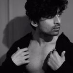 Abhishek Kumar Instagram - Pyaar Aap Sab Se Hai ♥️🥹🥰😘😍 #Abhishekkumar #Abhishekavengers #AKparivaar Styled by @kapoormohit888 Cinematography @akphotography_mumbai Wearing @bbl_being_beautiful_look Jewellery: @kickyandperky x @affiliates_pr Hair & Makeup @beautybythebeastt Location @a__square__entertainment Pr @greenlight__media