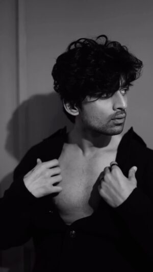 Abhishek Kumar Instagram - Pyaar Aap Sab Se Hai ♥️🥹🥰😘😍

#Abhishekkumar #Abhishekavengers #AKparivaar

Styled by @kapoormohit888
Cinematography @akphotography_mumbai
Wearing @bbl_being_beautiful_look
Jewellery: @kickyandperky x @affiliates_pr
Hair & Makeup @beautybythebeastt
Location @a__square__entertainment
Pr @greenlight__media