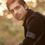 Abhishek Kumar Instagram - Meri tarraki se log jallne lge hai, Jo mujhse door bhagte the, aaj milne lge hain, Meri baton ko ignore karte the jo log, Aaj mere hi ishaaro pe chalne lge hain 🔥 📝 : #AbhishekKumar #abhishekavengers *Credits* Exclusively styled by @kapoormohit888 Photography @amitkhannaphotography Wearing @mayankchawla_menswear @mayankchawla09 Hair & Makeup @beautybythebeastt Location @a__square__entertainment PR @greenlight__media