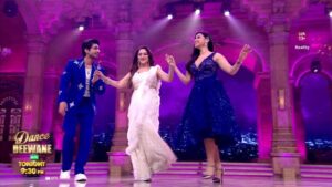 Abhishek Kumar Instagram - Abhishek aur Mannara ne chhoo liye sabke dil unke mann behlane waale performance ke saath! 🥺💓

Dekhiye #DanceDeewane, har Sat-Sun raat 9:30 baje, sirf #Colors aur @officialjiocinema par.

@madhuridixitnene 
@suniel.shetty
@bharti.laughterqueen

@memannara
@aebyborntoshine