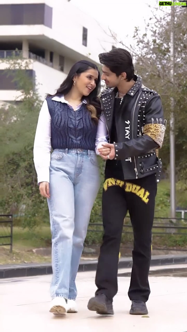 Abhishek Kumar - 526K Likes - Saanware is trending everywhere ❤️ Aap sabko kaisa laga?
.
.
.
.
#AbhishekKumar #ManaraChopra #Saanware