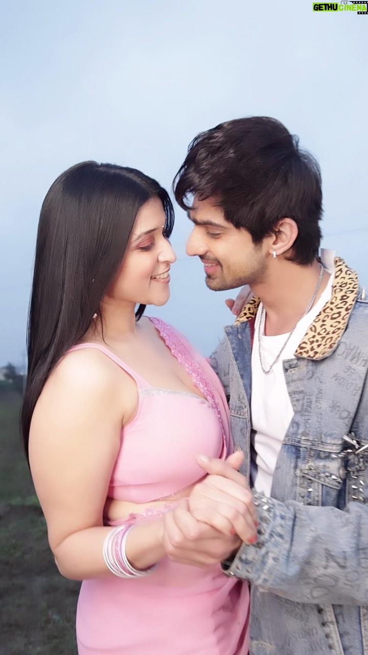 Abhishek Kumar - 862K Likes - Saanware ki best line btao? 😍😍
Let your love speak through the soulful notes of ‘Saanware’ . 💖🎵
#Saanware #AbhishekKumar #MannaraChopra #AkhilSachdeva #NashaBoy