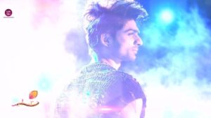 Abhishek Kumar Instagram - Kya aap Abhishek ko Bigg Boss ka ultimate winner bante huye dekhna chaahoge? ✨😍

Dekhte rahiye #BiggBoss17 at 9:30 PM and #BiggBoss17Finale kal 6PM to 12AM sirf #Colors aur @officialjiocinema par. 

#BB17 #BiggBoss #GrandFinale
@Beingsalmankhan

@hyundaiindia
@FEELTHEFIZZ
@daburindialtd
@tresemmeindia
@parlehideandseek
@chingssecret
@glancescreen
@harpic_india

@aebyborntoshine