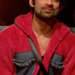 Abhishek Kumar Instagram - Her Mushkil Se Guzar Ker Aage Badh Raha Hoon,Waqt Badla Hai Per Mera Mijaz Nahi ❤️ . . . Style by:- @thekaurstory17 Outfit by:- @sobaaofficial . . #abhishekkumar #abhishekavengers #bb17 #colorstv #jiocinema #endemolshineindia