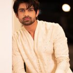 Abhishek Kumar Instagram - Khulli aankhon se sapne dekhne laga hoon, Zindagi aesi hai k kbhi yahan to kabhi wahan hoon, Sbko to bas meri success nazar aati hai, Per unhe kya pta yahan tak pohchne k lie kya kya saha hoon...❤️ 📝 : Abhishek kumar #AbhishekKumar #Abhishekavengers #AKparivaar Make up & Hair - @makeoverbysejalthakkar Outfit - @bharat_reshma Team - @greenlight__media
