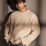 Abhishek Kumar Instagram - Charchit or yadgaar hone me zameen aasmaan ka faraq hota hai ❤️ #AbhishekKumar #AbhishekAvengers #Akparivaar Styled by @kapoormohit888 Photography @amitkhannaphotography Wardrobe by @modabymohitkapoor Hair & Makeup @beautybythebeastt Location @a__square__entertainment Pr @greenlight__media