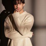 Abhishek Kumar Instagram - Charchit or yadgaar hone me zameen aasmaan ka faraq hota hai ❤️ #AbhishekKumar #AbhishekAvengers #Akparivaar Styled by @kapoormohit888 Photography @amitkhannaphotography Wardrobe by @modabymohitkapoor Hair & Makeup @beautybythebeastt Location @a__square__entertainment Pr @greenlight__media
