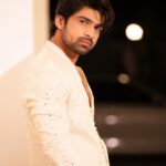 Abhishek Kumar Instagram - Khulli aankhon se sapne dekhne laga hoon, Zindagi aesi hai k kbhi yahan to kabhi wahan hoon, Sbko to bas meri success nazar aati hai, Per unhe kya pta yahan tak pohchne k lie kya kya saha hoon...❤️ 📝 : Abhishek kumar #AbhishekKumar #Abhishekavengers #AKparivaar Make up & Hair - @makeoverbysejalthakkar Outfit - @bharat_reshma Team - @greenlight__media
