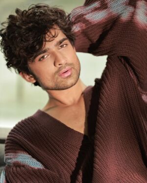Abhishek Kumar Instagram - Choose one ♥️🙈

#AbhishekKumar #abhishekavengers 

Photography @amitkhannaphotography
Exclusively styled by @kapoormohit888
Cinematography @akphotography_mumbai
Wardrobe by @modabymohitkapoor
Hair & Makeup @beautybythebeastt
Location @a__square__entertainment
PR @greenlight__media