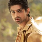 Abhishek Kumar Instagram - Thodi tareef to banti hai ❤️👑🙈 #AbhishekKumar #abhishekavengers #photoshoot #bb17 Exclusively styled by @kapoormohit888 Photography @amitkhannaphotography Wearing @bbl_being_beautiful_look Hair & Makeup @beautybythebeastt Location @a__square__entertainment Jewellery: @kickyandperky X @affiliates_pr Pr @greenlight__media
