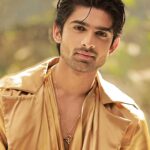 Abhishek Kumar Instagram - Thodi tareef to banti hai ❤️👑🙈 #AbhishekKumar #abhishekavengers #photoshoot #bb17 Exclusively styled by @kapoormohit888 Photography @amitkhannaphotography Wearing @bbl_being_beautiful_look Hair & Makeup @beautybythebeastt Location @a__square__entertainment Jewellery: @kickyandperky X @affiliates_pr Pr @greenlight__media
