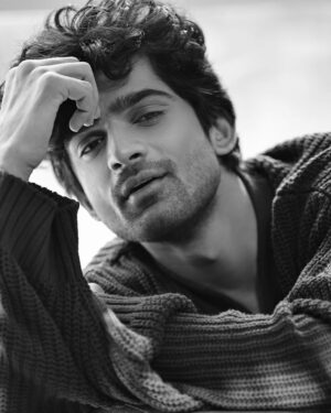 Abhishek Kumar Instagram - Main aisa hi hoon 🔥

Photography @amitkhannaphotography
Exclusively styled by @kapoormohit888
Wardrobe by @modabymohitkapoor
Hair & Makeup @beautybythebeastt
Location @a__square__entertainment
Pr @greenlight__media

#abhishekkumar #amitkhannaphotography #abhishekavengers #moods #actor