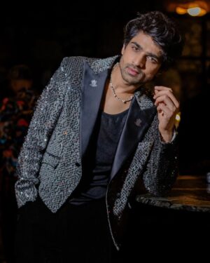 Abhishek Kumar Instagram - Sapne Poore Hote Hain or Uski Wajh Aap Sab ho 🥹❤️

#AbhishekKumar #MainAesaHiHu #bb17 #biggboss17 #abhishekavengers 

Styled by @thekaurstory17 
Outfit by:- @_umangmehta 
📸 : @thestudiojigsaw
Makeup & hair:- @ayazkhan5621_