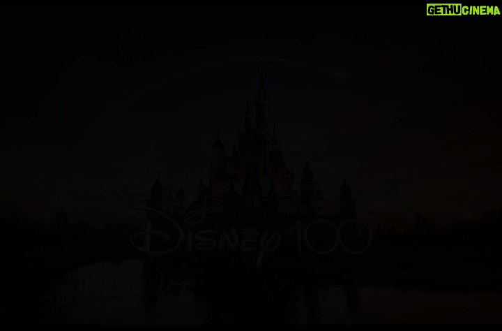 Adèle Exarchopoulos Instagram - Un rêve 🥹 Élémentaire le nouveau film des studios Disney et pixar ! Avec le meilleur complice @vincentlacoste Au cinéma le 21 juin 🤍🤍🤍🤍🤍🤍🤍🤍🤍🤍🤍