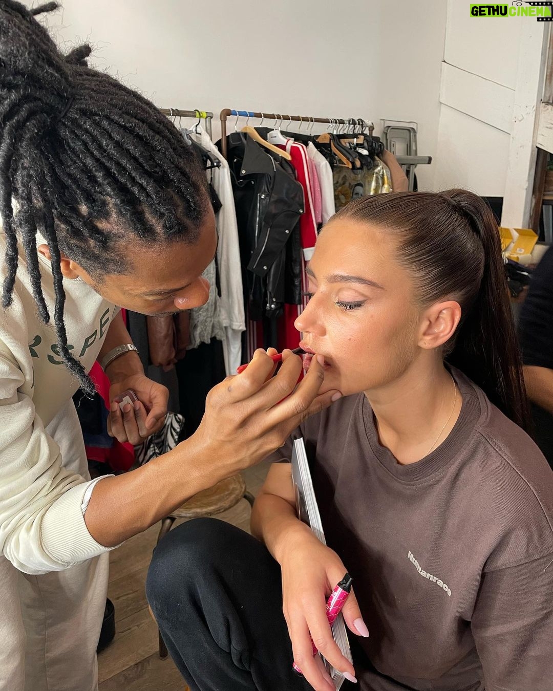 Adèle Exarchopoulos Instagram - backstages🙃
