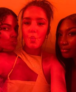 Adèle Exarchopoulos Instagram - @jacquemus slide💕