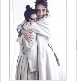 Adèle Exarchopoulos Instagram - Merci @madamefigarofr 
📸 @matthewbrookesphoto 

Ps : Balayer vers la gauche pour voir la vraie vie ..
