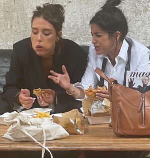 Adèle Exarchopoulos Instagram - Merci @madamefigarofr 
📸 @matthewbrookesphoto 

Ps : Balayer vers la gauche pour voir la vraie vie ..