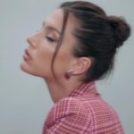 Adèle Exarchopoulos Instagram - This is how we do at @bulgari 💚 #EdenTheGardenOfWonder #bulgarihighjewelry