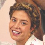 Adèle Exarchopoulos Instagram - J'ai pas eu le baccalauréat mais grâce à Agnès je suis diplômée 🙃🥳🙏🏽