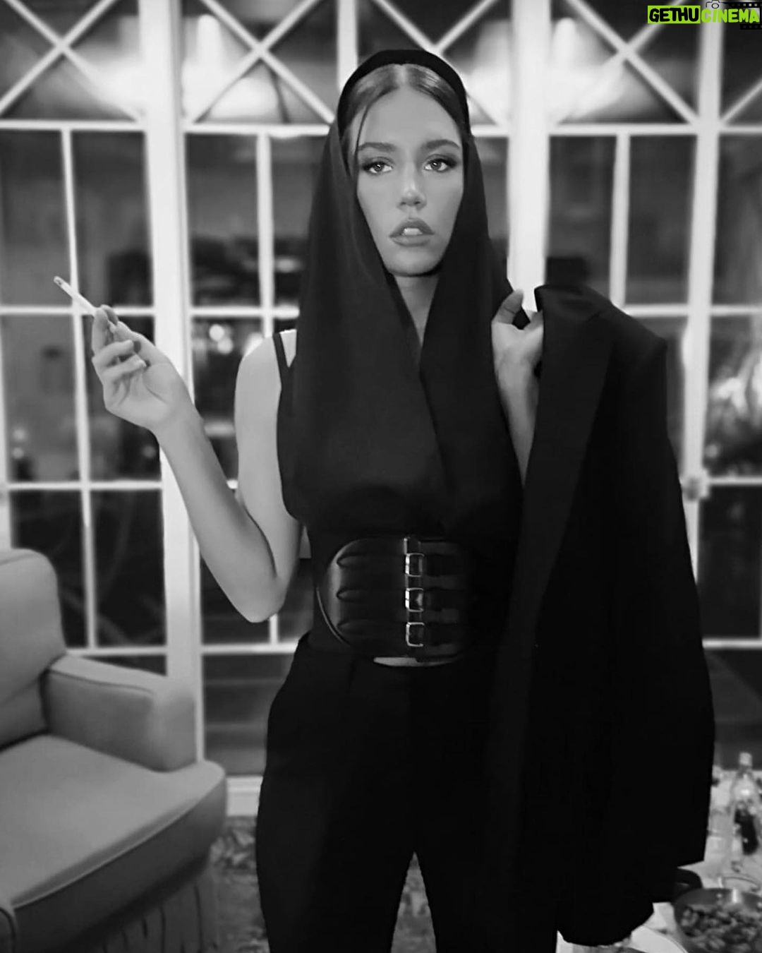Adèle Exarchopoulos Instagram - 🥷🤍 for @maisonalaia 📸 @keltkako