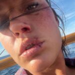 Adèle Exarchopoulos Instagram – Voleuses bientôt sur @netflixfr 
Avec beaucoup de 💞 et de 🔫 ..
