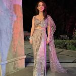 Adelaide Kane Instagram - Happy Diwali! Much thanks to @lilly for having me! And special thanks to @saripalace for the beautiful outfit ✨ Hair: @eddie_cook Make-up: @kathyjeung