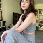 Adelaide Kane Instagram - @aloyoga #alopartner 🥶