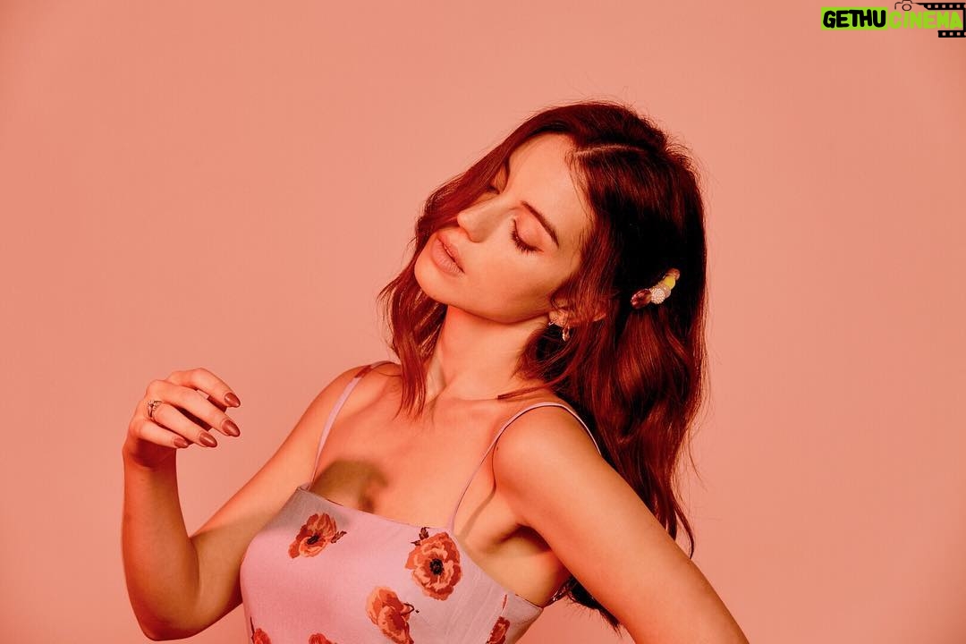Adelaide Kane Instagram - Ready for spring 🌸