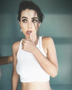 Adelaide Kane Instagram - Oh hai 😬
