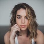 Adelaide Kane Instagram - New new 🌟 I did my own make up for this one! Would you guys want a YOUTUBE tutorial?! 📷: @jarradseng . . . Foundation: @narsissist Concealer: @yslbeauty Eyeshadow: @tartecosmetics Mascara: @maybelline Brow powder: @sigmabeauty Brow gel: @glossier Lipstick: @freshbeauty