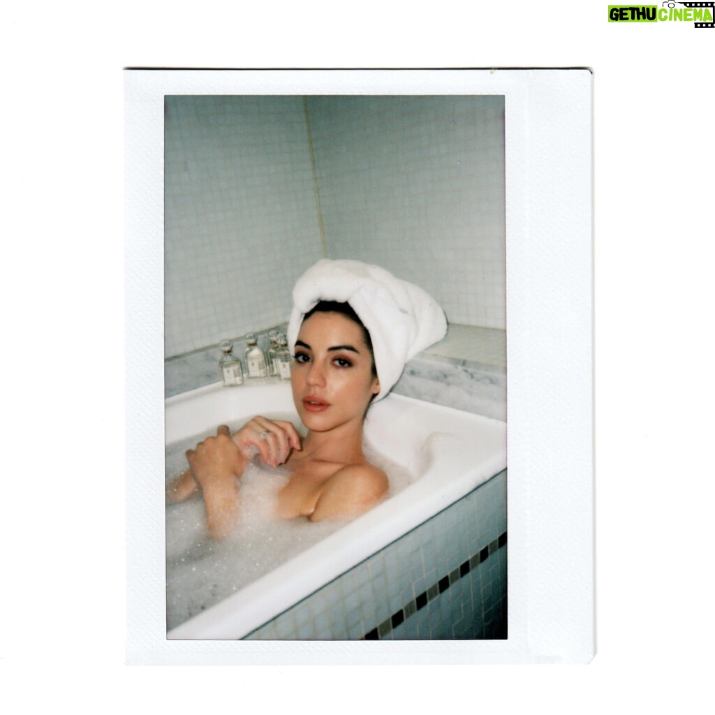 Adelaide Kane Instagram - All my love and adoration to @saintjamesparis for hosting me for Paris fashion week!!! Beautiful hotel, UNREAL food & incredible service. THANK YOU SO SO MUCH 💕 P.S. I lived in this bathtub for the week 😹 #pfw #saintjamesparis