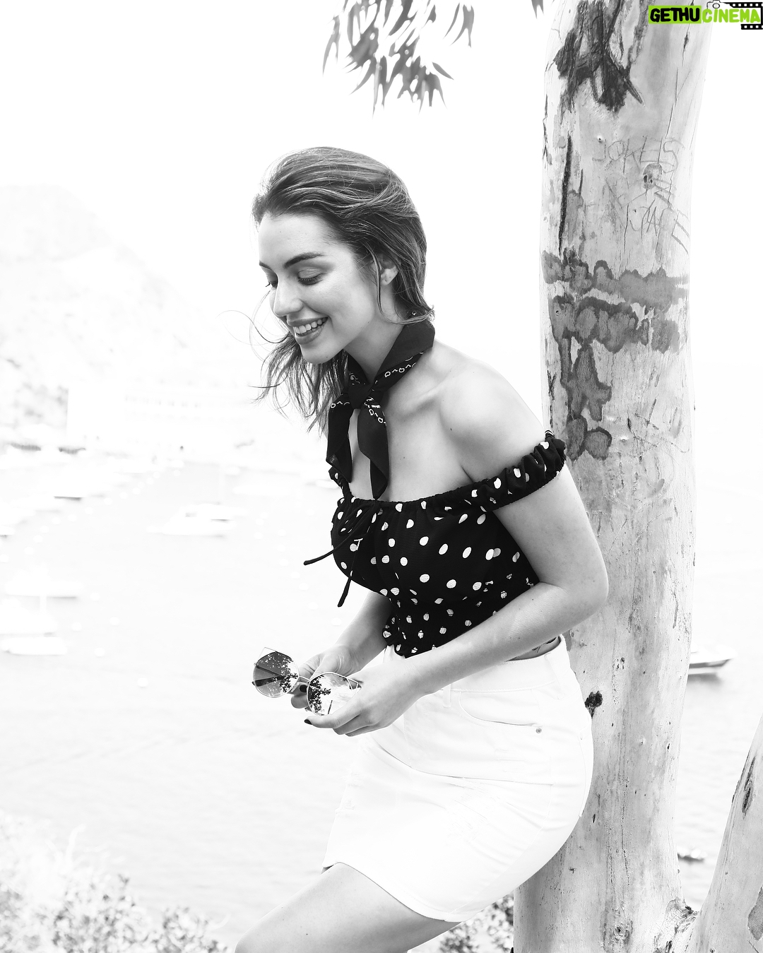 Adelaide Kane Instagram - Big Friday mood! @guess #destinationGUESS #GUESSIsland Catalina Island