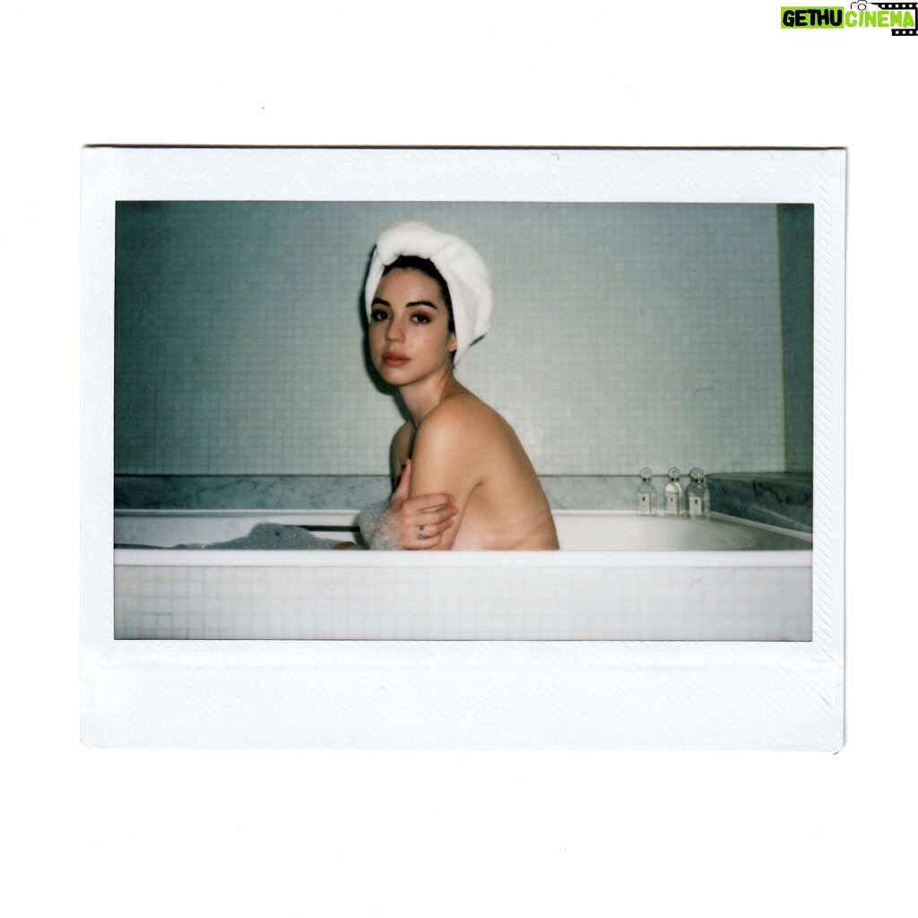 Adelaide Kane Instagram - All my love and adoration to @saintjamesparis for hosting me for Paris fashion week!!! Beautiful hotel, UNREAL food & incredible service. THANK YOU SO SO MUCH 💕 P.S. I lived in this bathtub for the week 😹 #pfw #saintjamesparis
