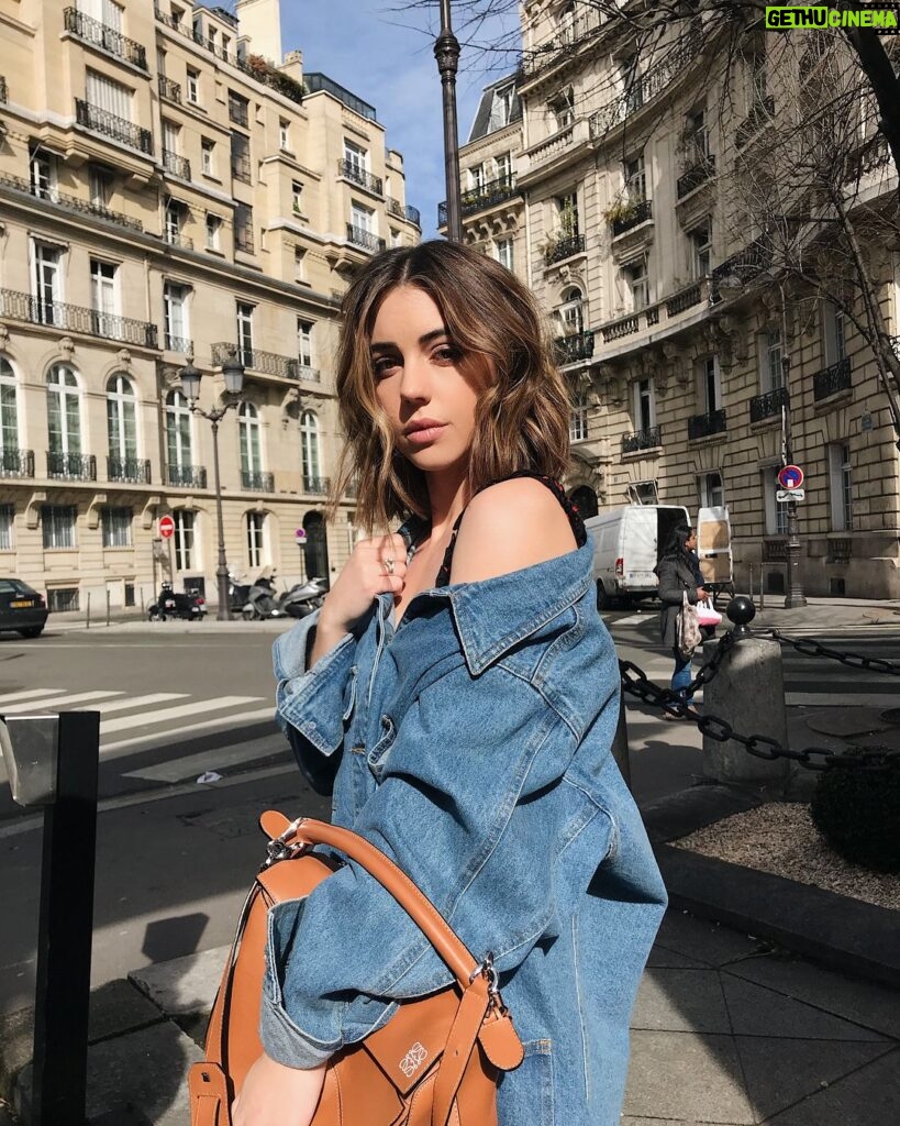 Adelaide Kane Instagram - Only day I got to wear sneakers 😅 #pfw