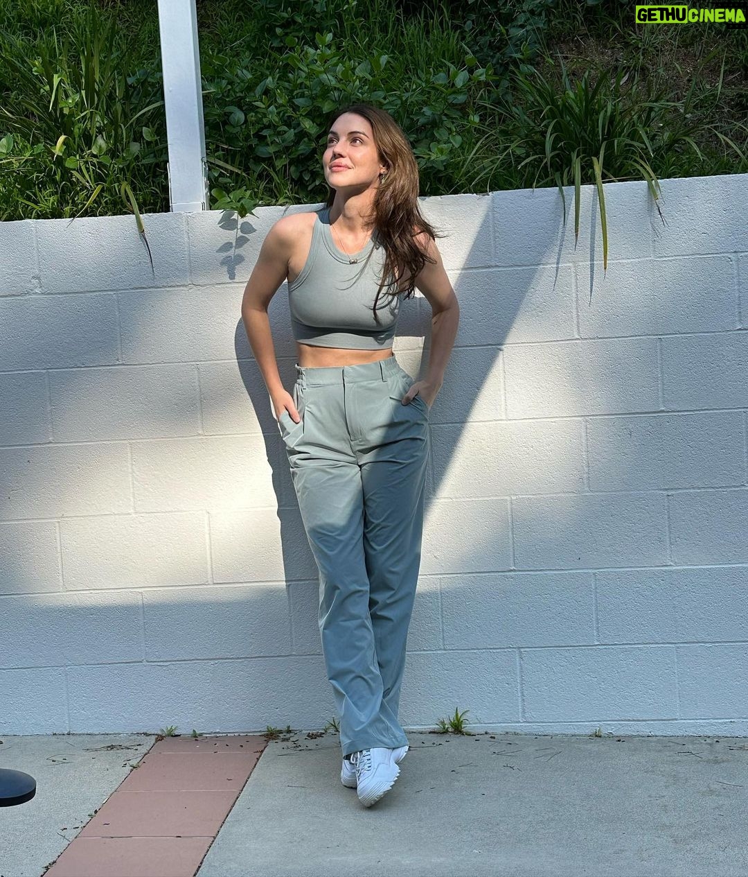 Adelaide Kane Instagram - @aloyoga #alopartner