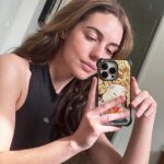 Adelaide Kane Instagram - @aloyoga #alopartner
