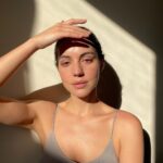 Adelaide Kane Instagram - Been trying out the new Dermalogica Skin Retinol Serum and can confirm, no irritation, finer pores and reduced fine lines! (It dried up my hormonal acne too as an added bonus) @dermalogica #dermalogicapartner