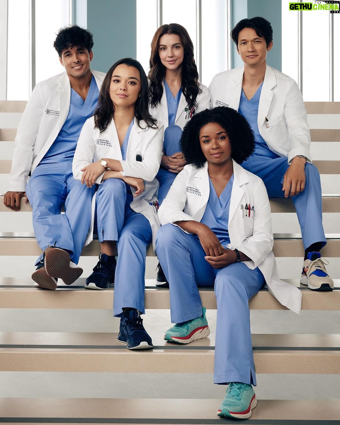 Adelaide Kane Instagram - ONE MORE WEEK until Season 20 of @greysabc watch on @hulu March 14th!!! 💉
