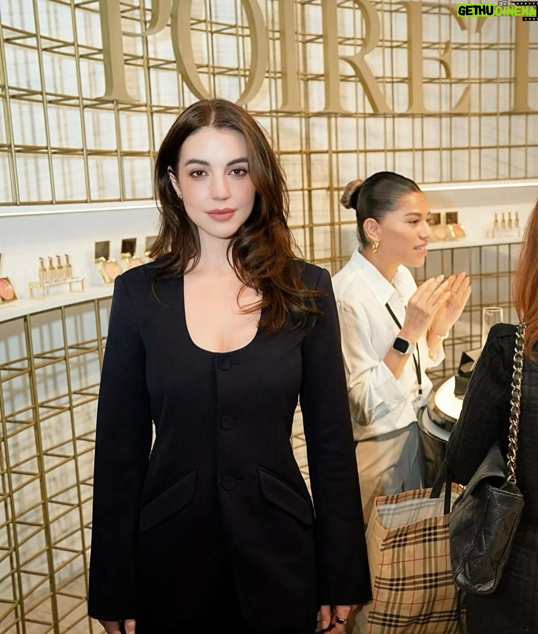 Adelaide Kane Instagram - Had the most incredible time at @friezeofficial x @poiret.official thank you so so much for inviting us!!! Besties for restiesssss @laysladeo @violettagroup