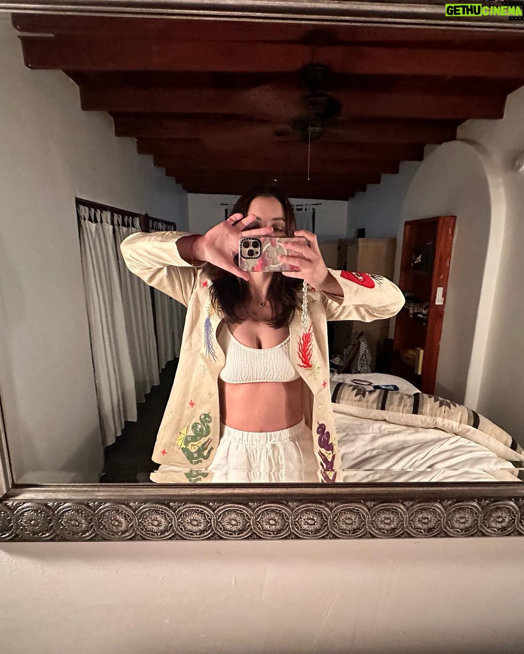 Adelaide Kane Instagram - Happy Pride 🌈 @lizzobeeating