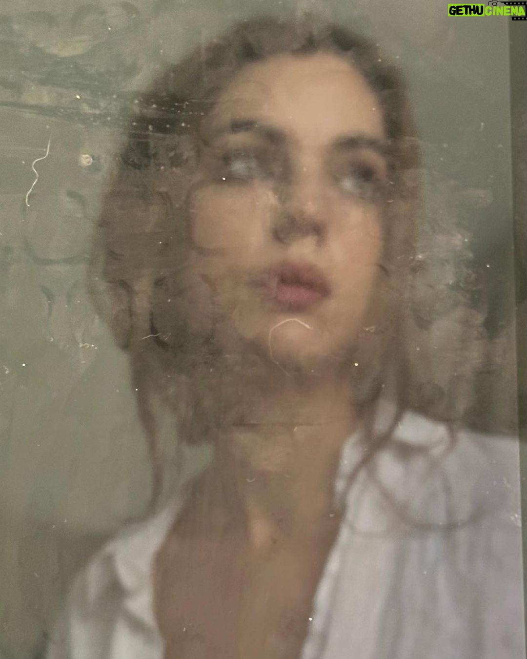 Adelaide Kane Instagram - Dirty iPad is a vibe