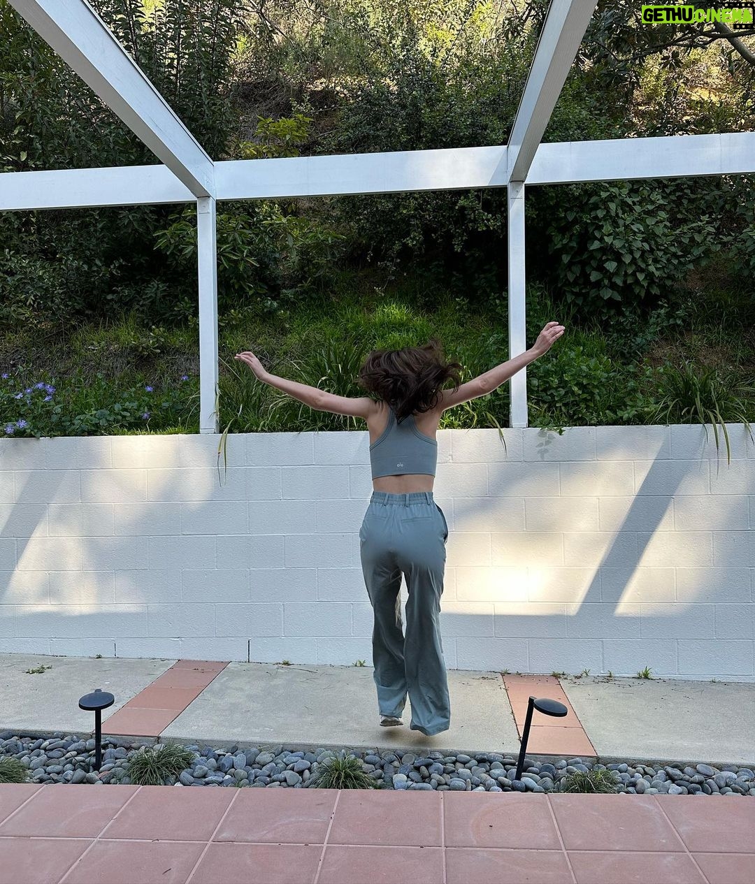 Adelaide Kane Instagram - @aloyoga #alopartner
