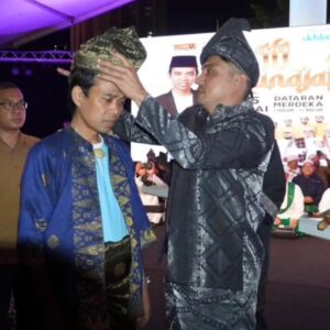Adi Putra Instagram - اَللَّهُمَّ صَلِّ عَلٰى سَيِّدِنَا مُحَمَّدٍ وَعَلٰى اٰلِ سَيِّدِنَا مُحَمَّدٍ

@ustadzabdulsomad_official 
#taatpadayangsatu