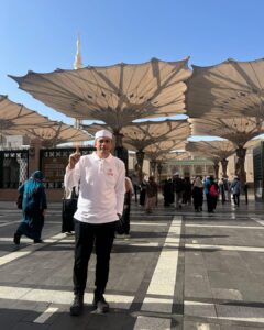 Adi Putra Instagram - Salam Jumaat ☝️#taatpadayangsatu #hadidtravel Al Masjid an Nabawi المسجد النبوي Madina Munawarah المدينة المنورة