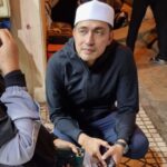 Adi Putra Instagram - Kita Hamba pada yg Esa tak lari dari Ujian, maupun kecil atau besar. Tapi yg pasti, kita adalah insan yg terpilih darinya. Ramai yg pasrah dgn Ujian kerana tidak memahaminya. Atasi dan harungi Ujian dgn berakal dan sabar kerana akan terjawab tiba masanya. Kita tidak tahu masa depan kita walau kita merancang, berusaha apa keinginan kita kerana Allah sebaik perancang dan penentuan yg terjamin. Kata bibir tidak sama dgn kata hati kerana ia berubah seperti keadaan cuaca Melainkan kita benar2 Istiqomah apa kita bicara barulah ia menjadi nyata dengan pelaksanaan. Hari ini kita gembira, gelak ketawa tapi pasti ada tangisan. Perkongsian ini dtg ikhlas dari hati saya, agar kita semua berjaya Ukhrawi dan duniawi. Bila kita kejar utk Akhirat, dunia akan mencari kita. Berjuang demi Agama bukan berjuang sesama manusia. Jgn sesekali kita meniaga menunggang atas nama Agama ( ISLAM ) dan Kunci segalanya adalah IKHLAS. Apakah impian saya, apakah kerjaya saya? apakah keinginan saya akan datang? Mohon Amin kan lah. Salam sayang dan Salam Taat pada yang satu ☝️ 5 Syawwal 1444H.