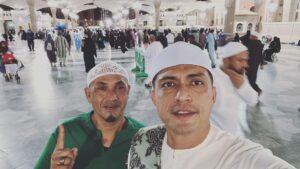 Adi Putra Instagram - Alhamdulillah, sudah sampai kan salam buat semua kepada Baginda Rasulullah SAW ☝️
#taatpadayangsatu 
#adiputra 
#hadidtravel