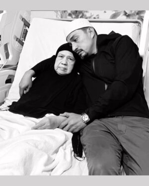 Adi Putra Instagram - Assalamualaikum wrbt, duka cita saya ingin maklumkan, bahawa bonda saya Noor Banoo Bte Khan Mohd telah pulang ke rahmatullah jam 11.15 pagi. Terima kasih pada semua yang mendoakan. Jenazah bonda saya akan disemadikan di Pusara Aman Singapura selepas asar. 

Jumaat 15 September 2023 ( 29 Safar 1445H ). 

AL-Fateha.